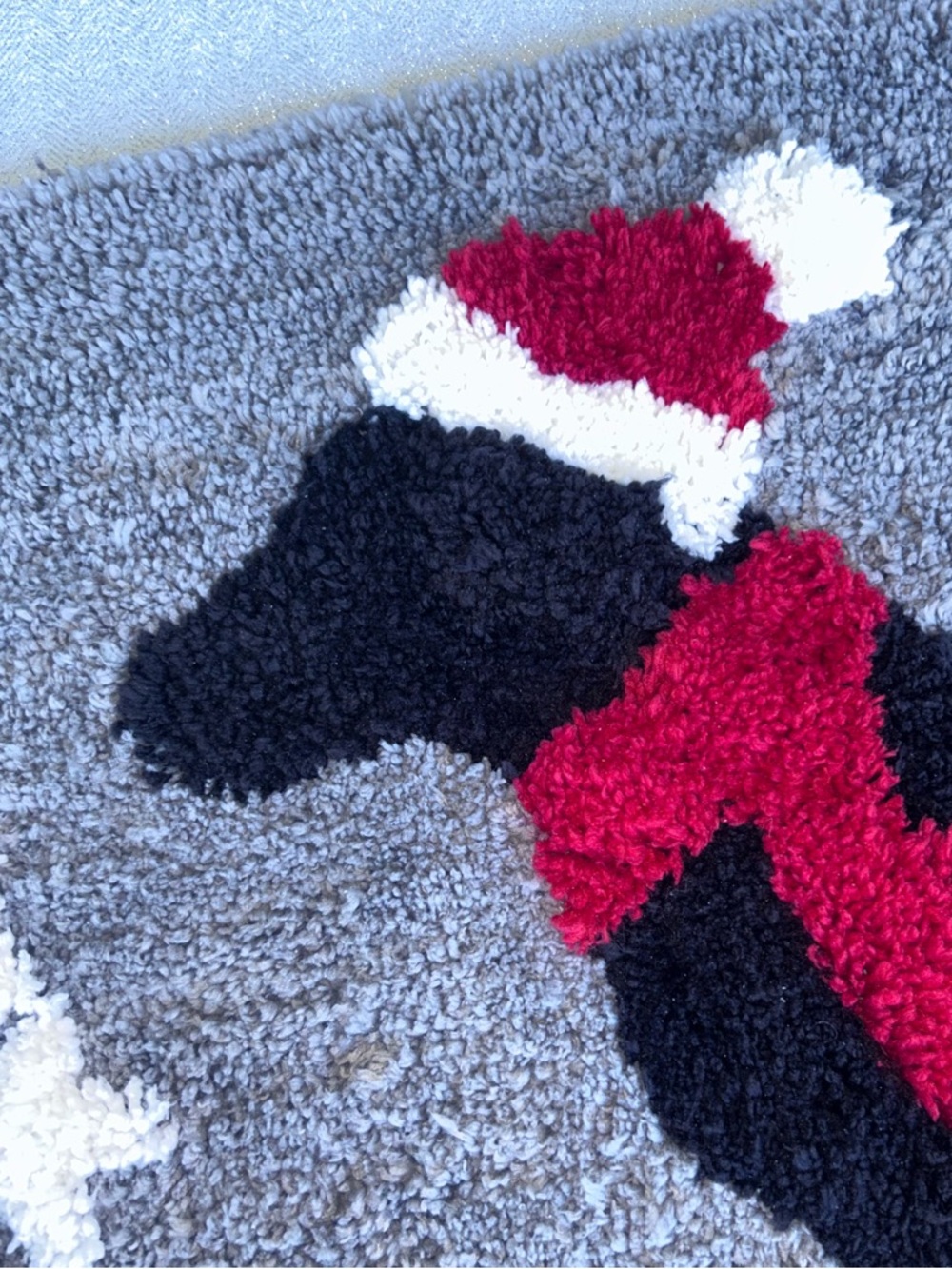 Black lab Christmas rug 30. X 20 - Picture 2 of 4